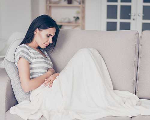 为什么不建议孕妇手捂肚子？怀孕期间要注意睡眠姿势-咨询代孕机构